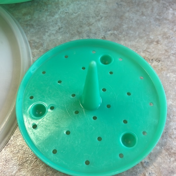 Tupperware Salad Keeper - Picture 3 of 6